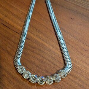 Snake chain choker necklace with 7 rhinstones